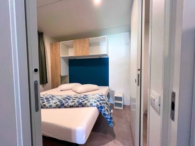 camping-village-capo-dorso-mobile-home-baia-revolution-plus-interior-bedroom-double-bed