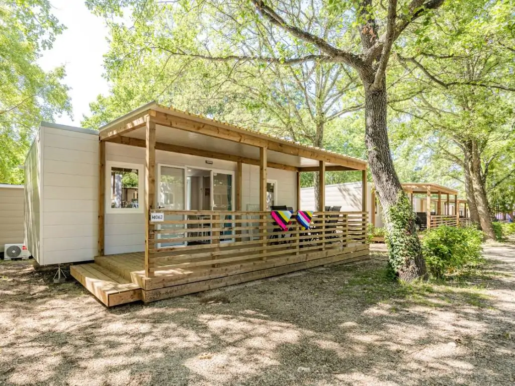 campsite-bijela-uvala-mobile-home-fuskulin-exterior-terrace-in-nature