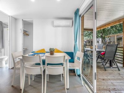 campsite-bijela-uvala-mobile-home-fuskulin-interior-living-room-dining-table