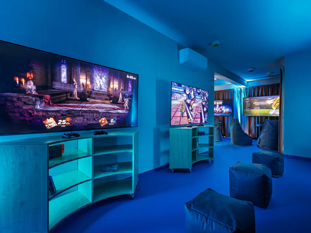 campsite-koversada-covered-game-room