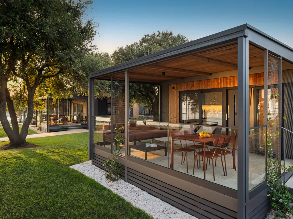 campsite-koversada-covered-mobile-home-premium-couple-exterior-mobile-home-view