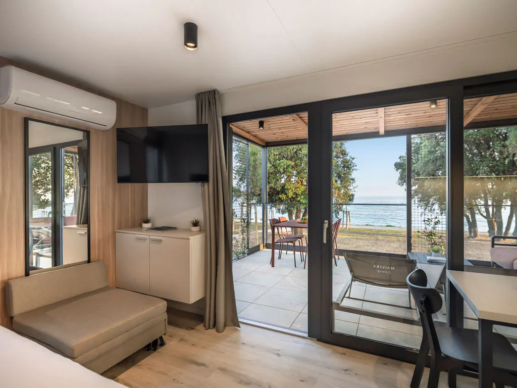 campsite-koversada-covered-mobile-home-premium-couple-interior-kitchen-2