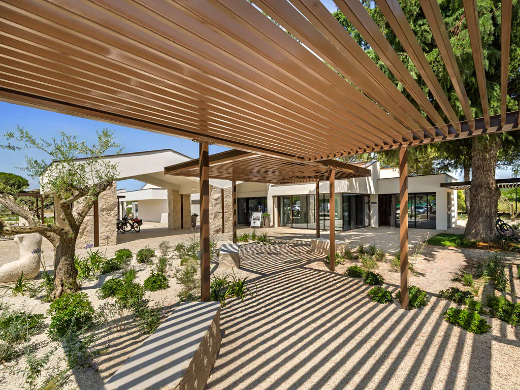 campsite-koversada-covered-reception