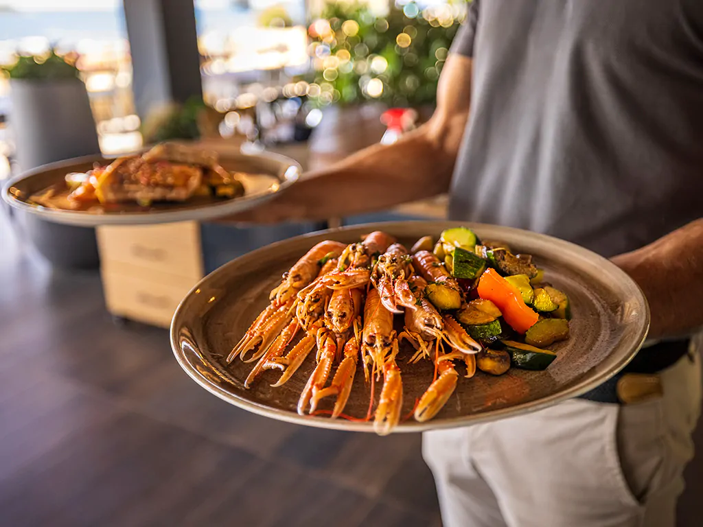 campsite-koversada-covered-restaurant-seafood