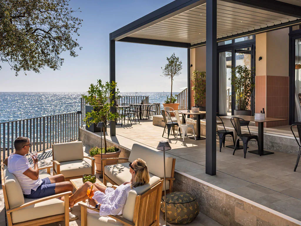 campsite-koversada-covered-restaurant-terrace
