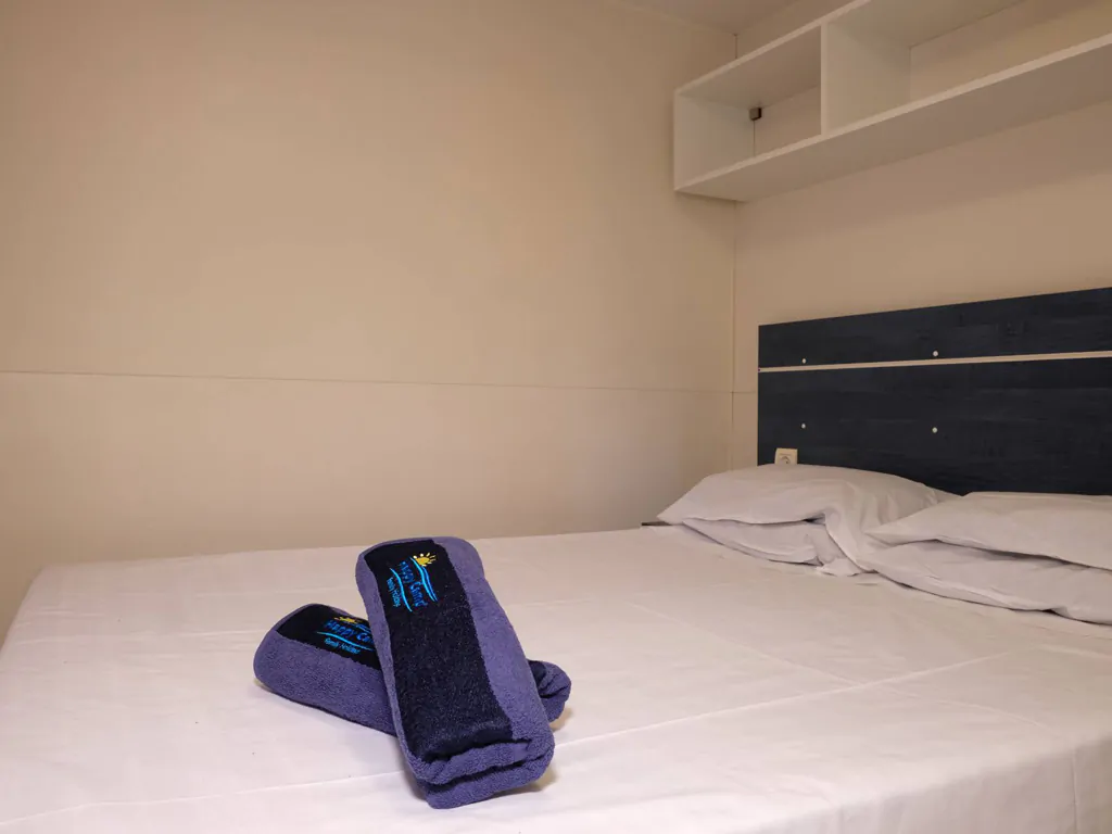 happy-easy-interior-double-bed-3