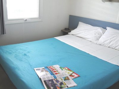 mobile-home-happy-comfort-interior-double-bed