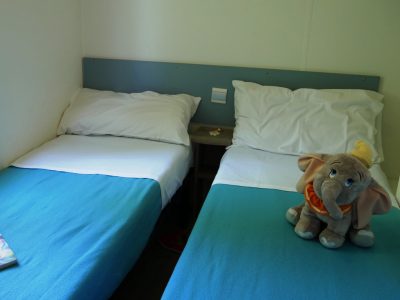 mobile-home-happy-comfort-interior-double-bed-single-beds