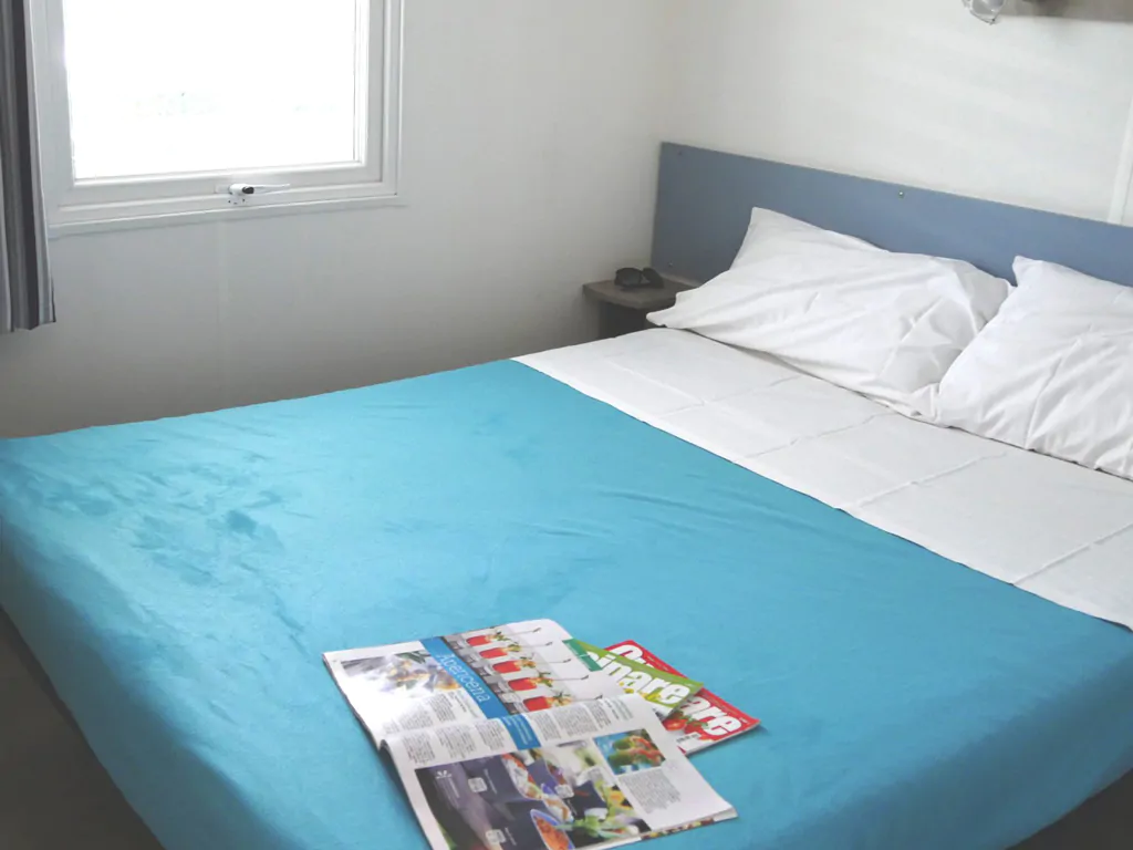 mobile-home-happy-comfort-interior-double-bed