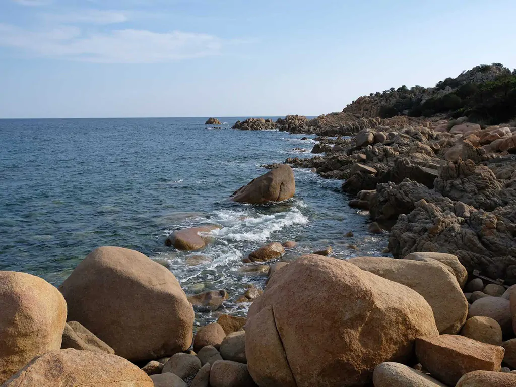 selema-camping-rocky-beach