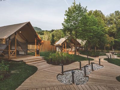 terme-olimia-glamping-tent-s1-pool-exterior-pathway
