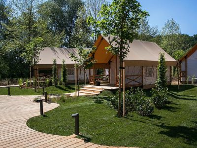 terme-olimia-glamping-tent-s1-pool-exterior-pathway-view
