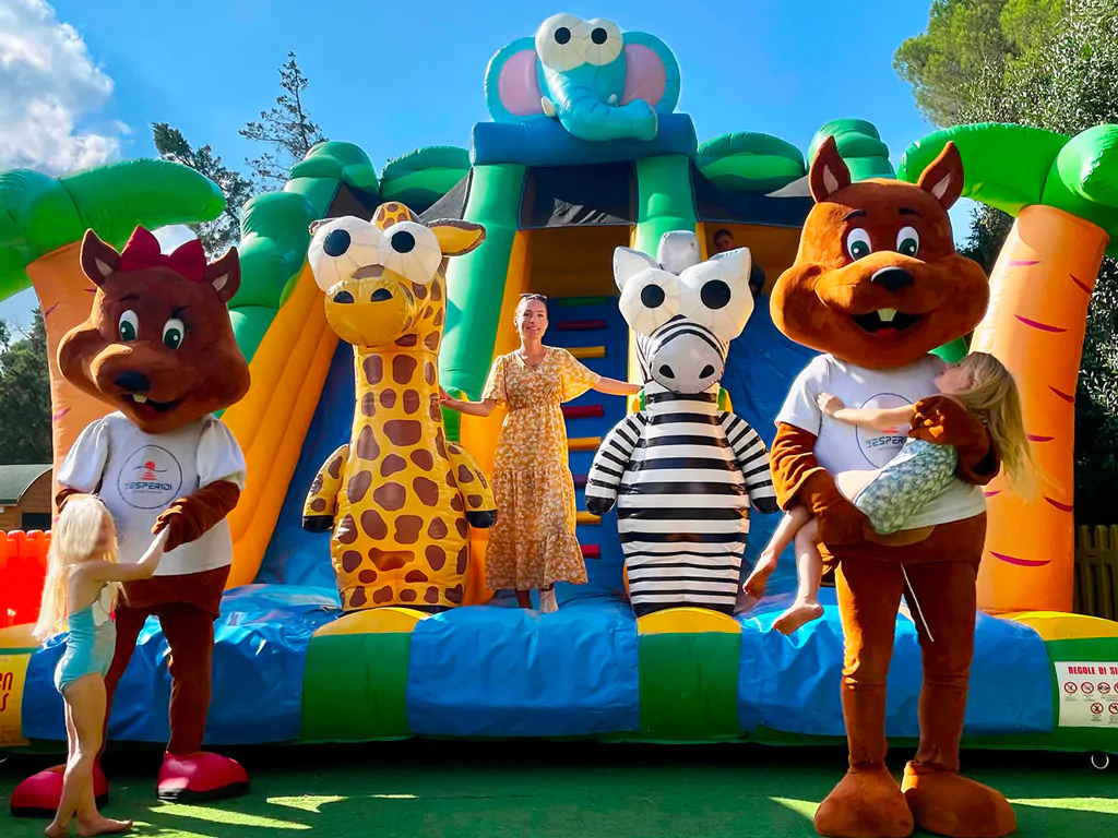 camping-village-le-esperidi-inflatable-slide