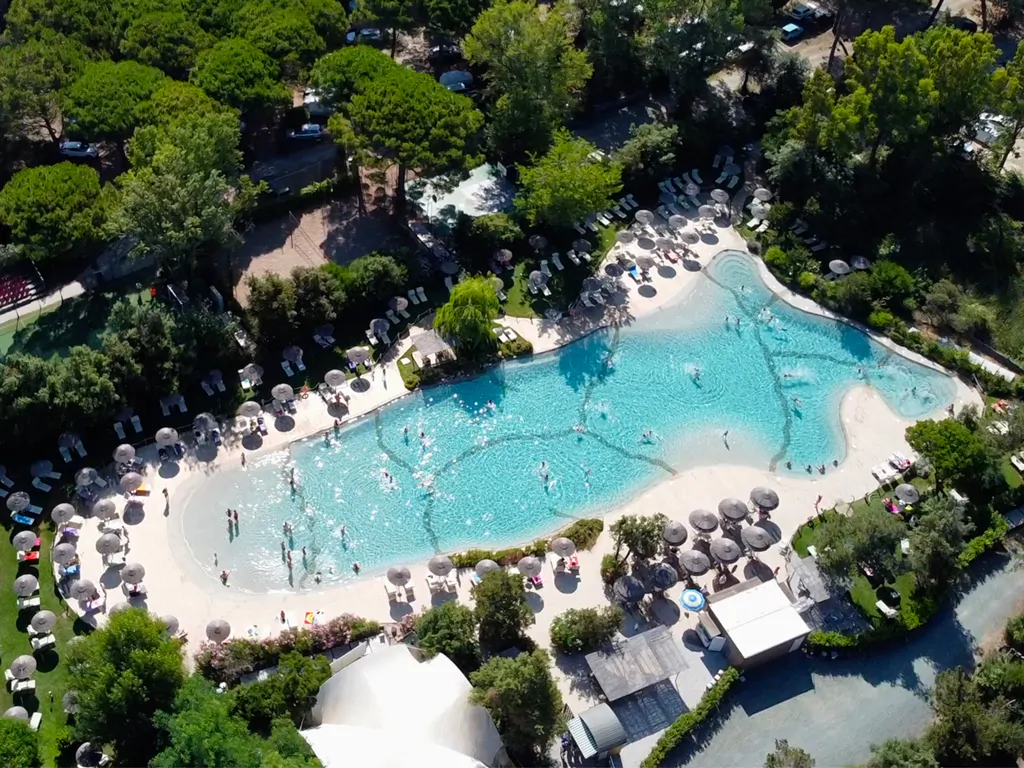 camping-village-le-esperidi-pool-view-form-air