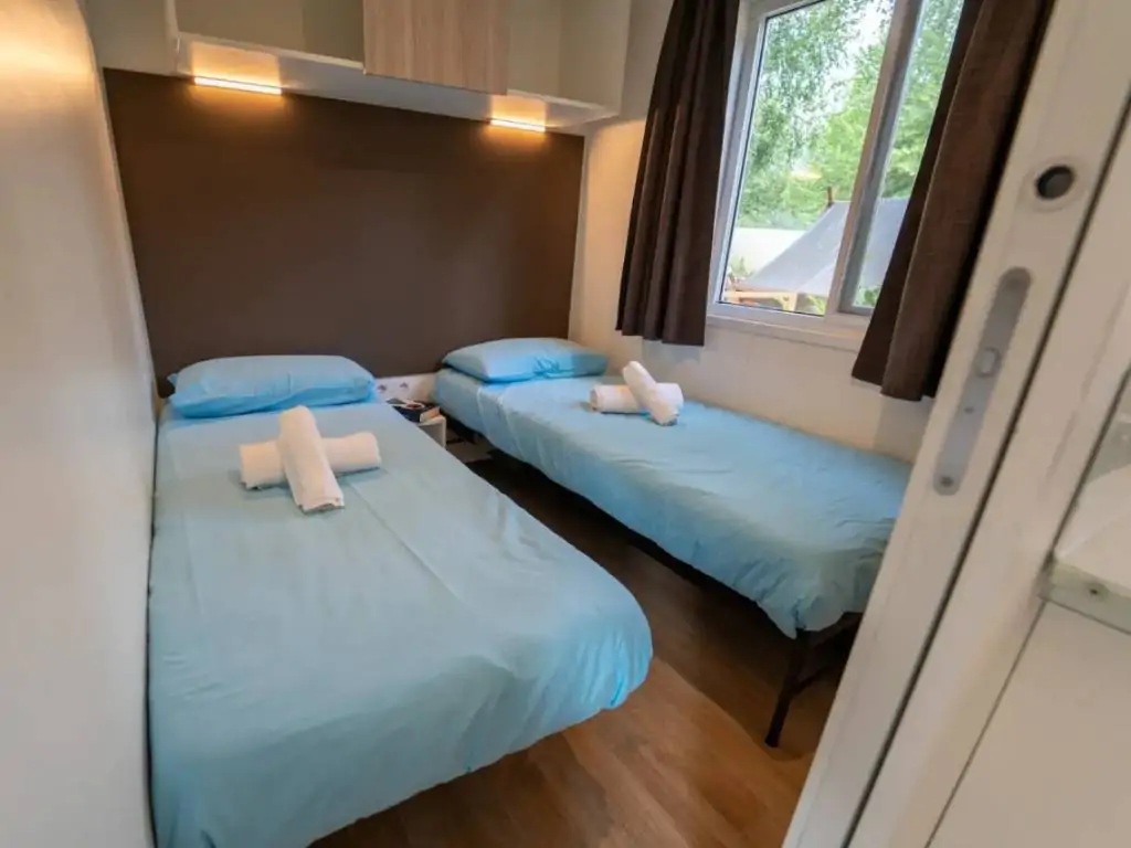 cottage-next-xl-superior-interior-single-beds
