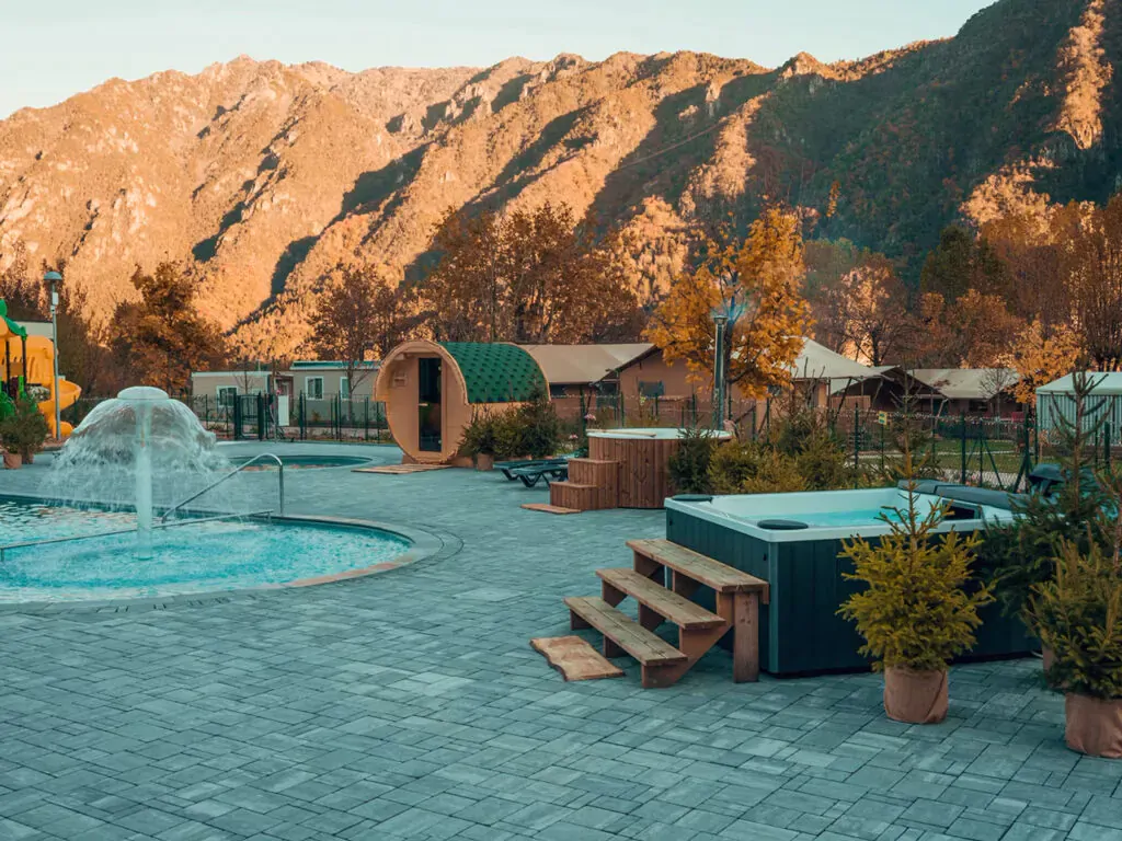 lago-idro-glamping-boutique-exterior-pool-park-jacuzzi-ii-1024x768-jpg