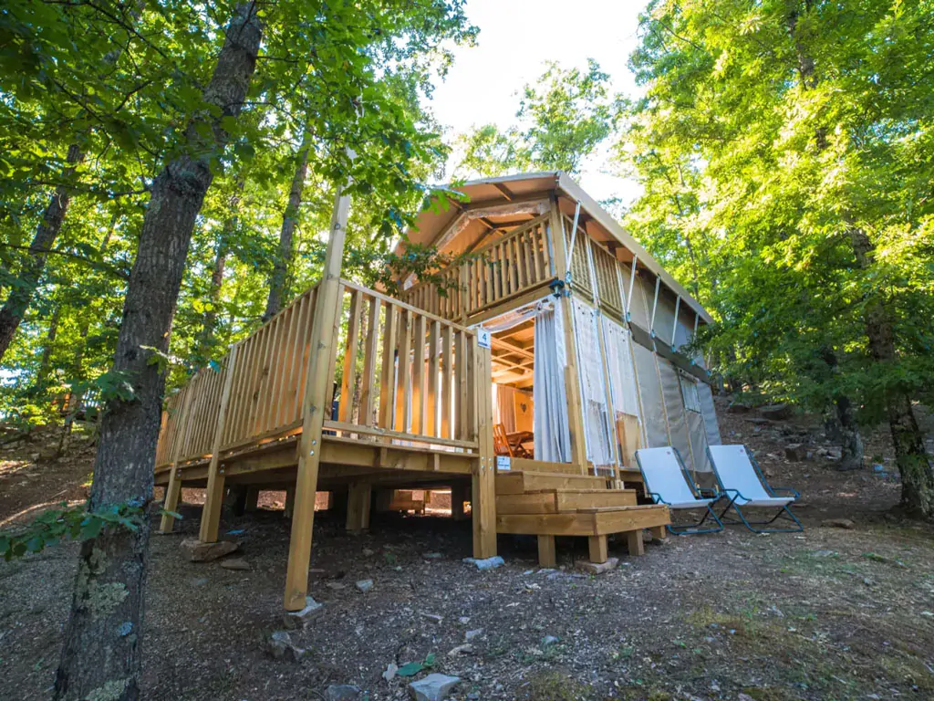 lago-idro-glamping-boutique-glamping-tent-airlodge-20-exterior-terrace-entrance