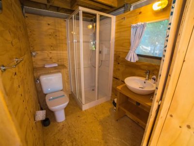 lago-idro-glamping-boutique-glamping-tent-airlodge-20-interior-bathroom