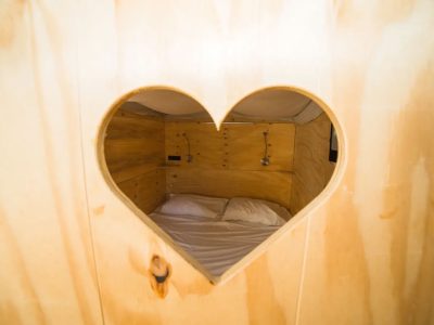 lago-idro-glamping-boutique-glamping-tent-airlodge-20-interior-bedroom-details