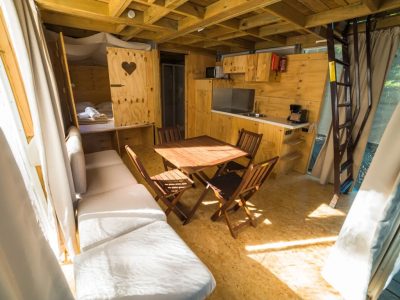 lago-idro-glamping-boutique-glamping-tent-airlodge-20-interior-kitchen