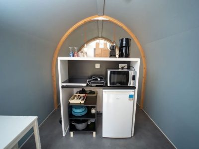 lago-idro-glamping-boutique-glamping-tent-coco-couple-interior-kitchen
