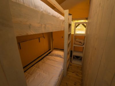 lago-idro-glamping-boutique-glamping-tent-safari-tent-interior-bedroom-bunk-bed