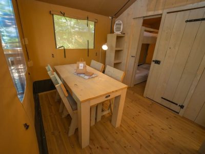 lago-idro-glamping-boutique-glamping-tent-safari-tent-interior-kitchen-table