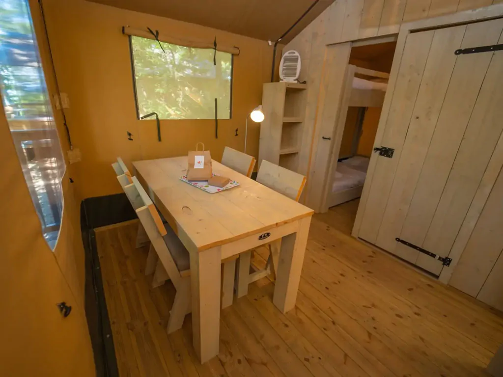 lago-idro-glamping-boutique-glamping-tent-safari-tent-interior-kitchen-table