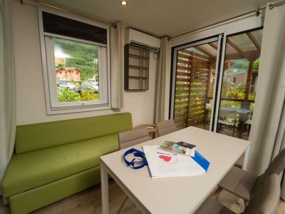 lago-idro-glamping-boutique-mobile-home-cube-suite-xl-interior-living-room