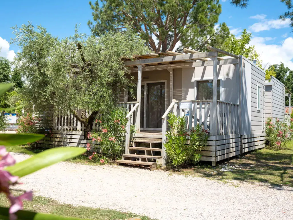 lago-idro-glamping-boutique-mobile-home-next-xl-superior-exterior-entrance