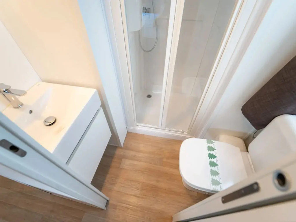 lago-idro-glamping-boutique-mobile-home-next-xl-superior-interior-bathroom