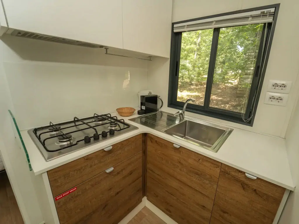 lago-idro-glamping-boutique-mobile-home-next-xl-superior-interior-kitchen
