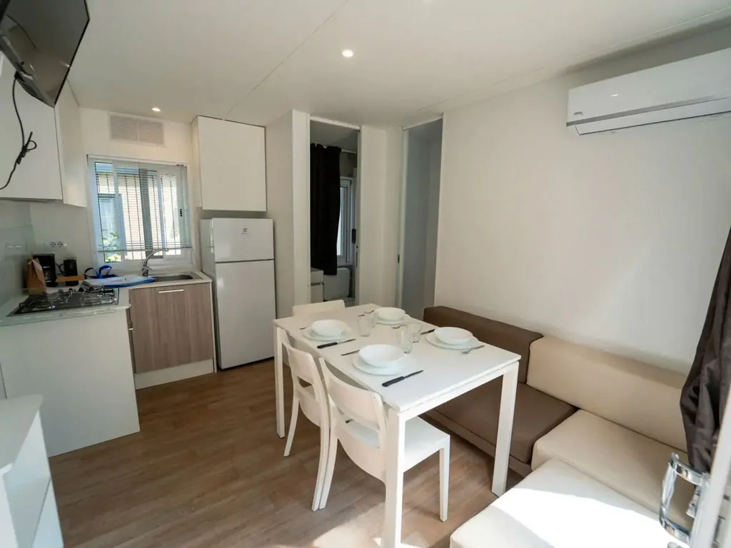 lago-idro-glamping-boutique-mobile-home-next-xl-superior-interior-living-room