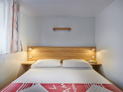 marina-di-venezia-camping-village-mobile-home-premium-i-interior-bedroom-double-bed