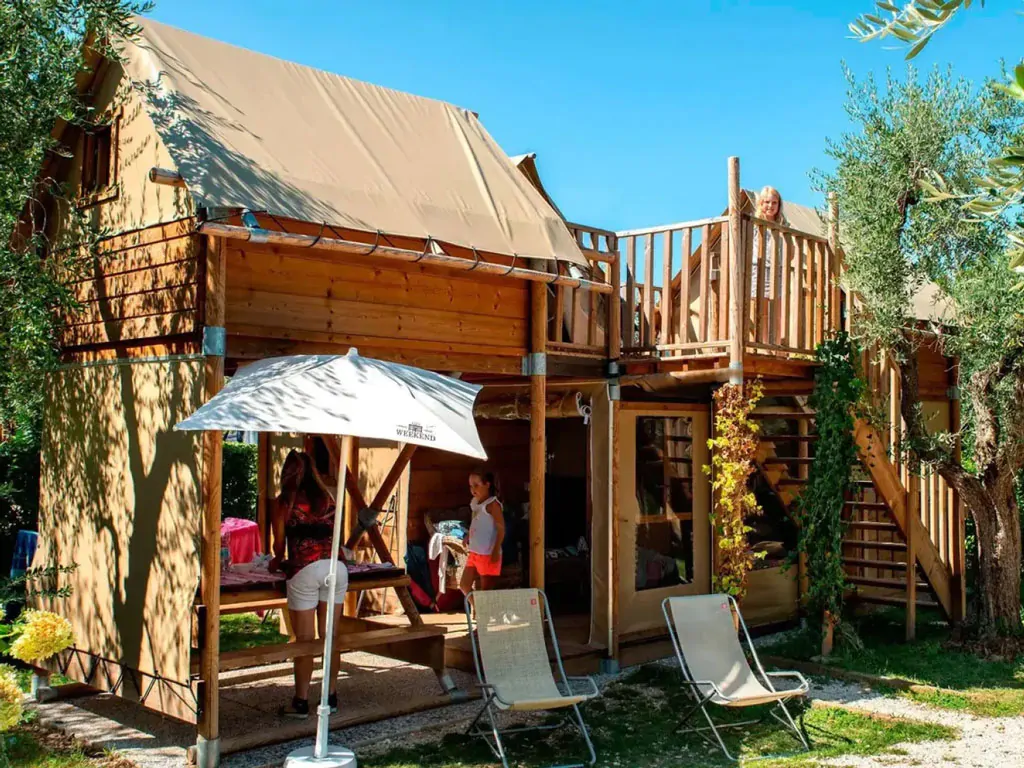orlando-in-chianti-glamping-resort-glamping-tent-air-dreamer-3-exterior-entrance