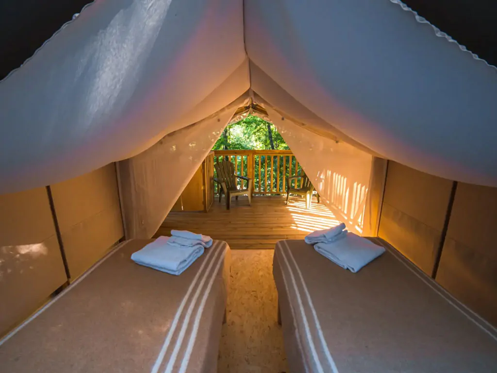 orlando-in-chianti-glamping-resort-glamping-tent-airlodge-20-interior-bedroom-and-terrace