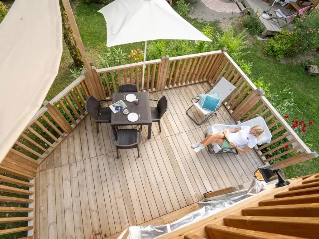 orlando-in-chianti-glamping-resort-glamping-tent-airlodge-exterior-terrace