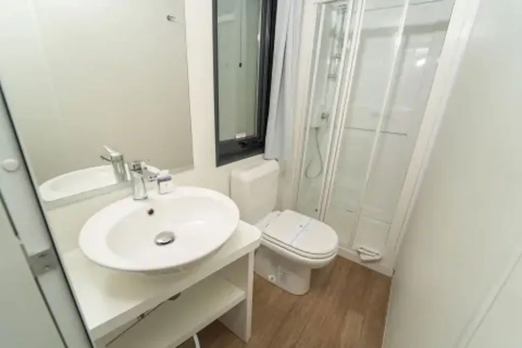 orlando-in-chianti-glamping-resort-mobile-home-cottage-next-l-interior-bathroom