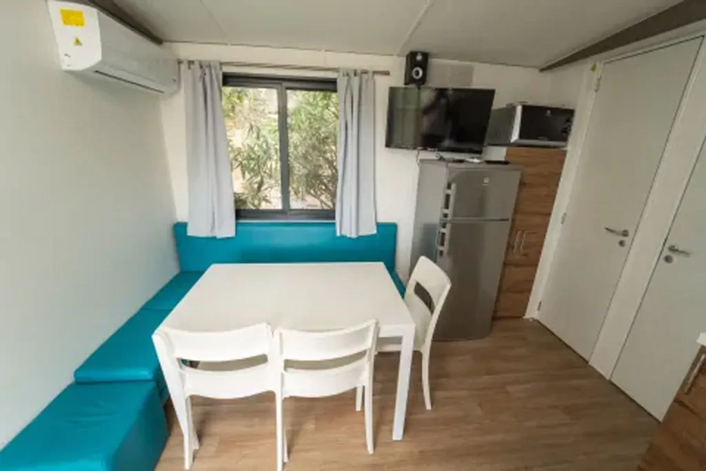 orlando-in-chianti-glamping-resort-mobile-home-cottage-next-l-interior-living-room
