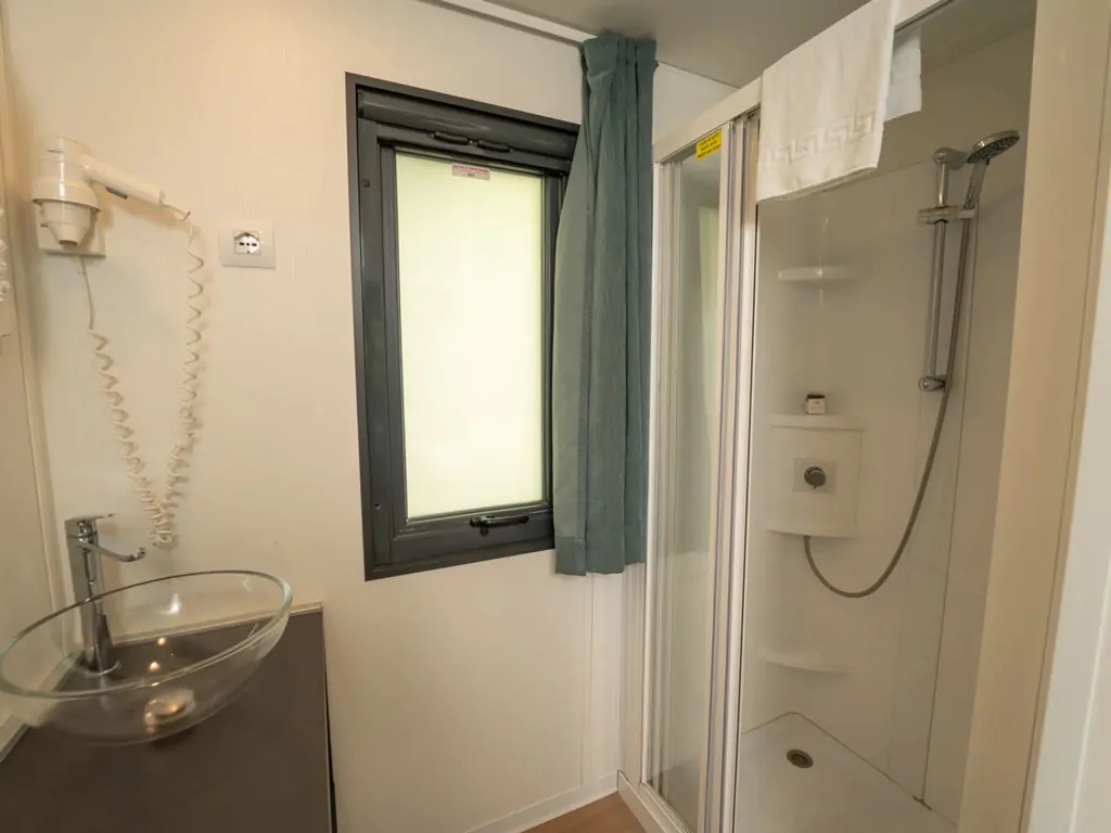 orlando-in-chianti-cube-suite-shower-with-a-fen