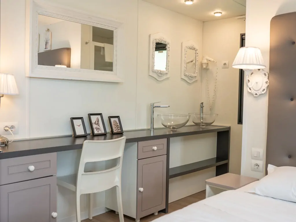 orlando-in-chianti-cube-suite-sinks-and-working-table