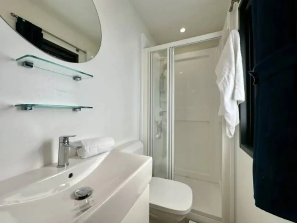 sant-angelo-estivo-elegante-bathroom