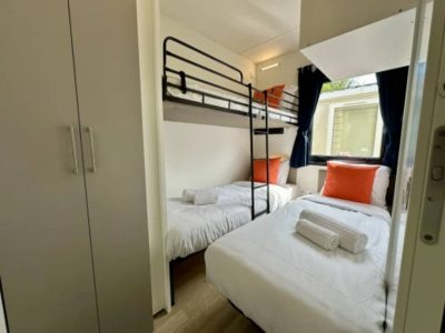 sant-angelo-estivo-elegante-single-beds-and-a-bunk-bed