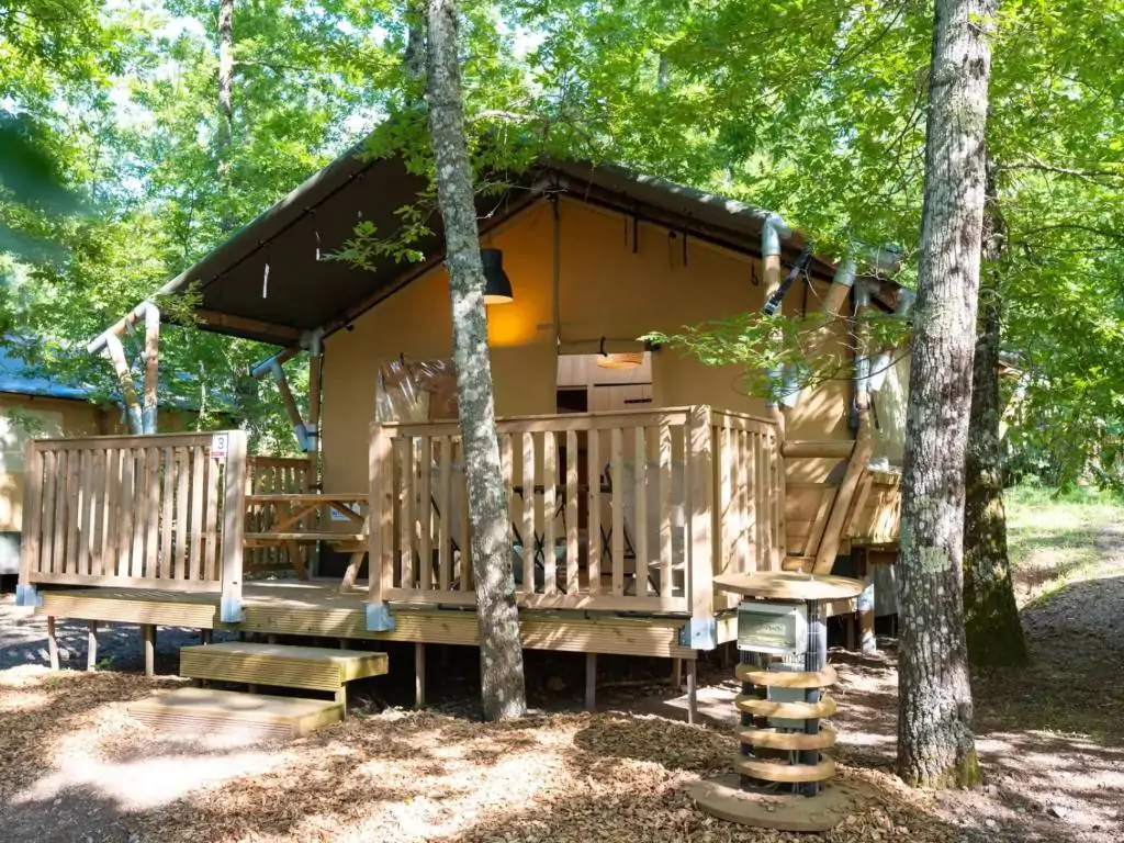 small-orlando-safari-tent-view-from-the-front