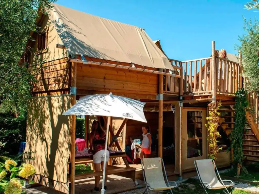 vallicella-glamping-resort-air-dreamer-3-exterior-terrace