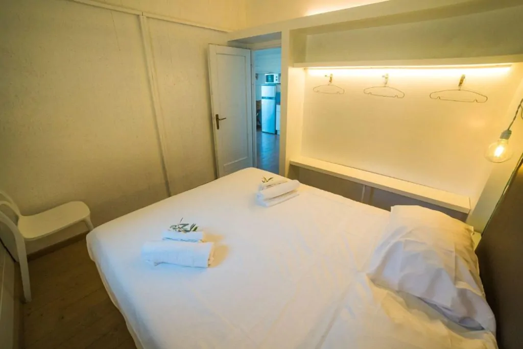 vallicella-glamping-resort-chalet-for-6-interior-bedroom-double-bed