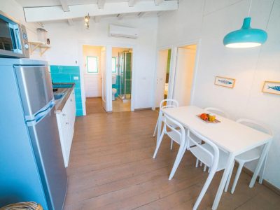 vallicella-glamping-resort-chalet-for-6-persons-interior-kitchen