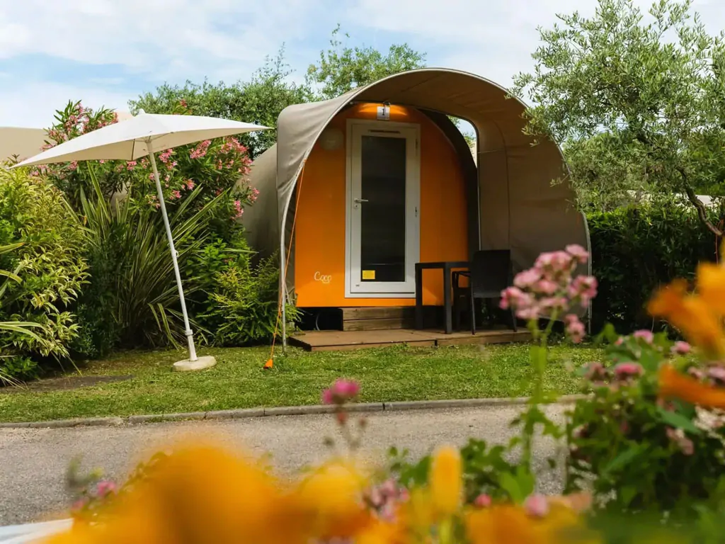 vallicella-glamping-resort-glamping-tent-coco-couple-exterior-entrance