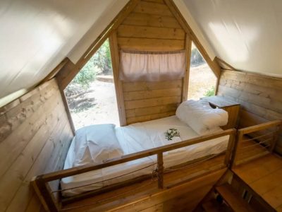 vallicella-glamping-resort-interior-bedroom-single-bed