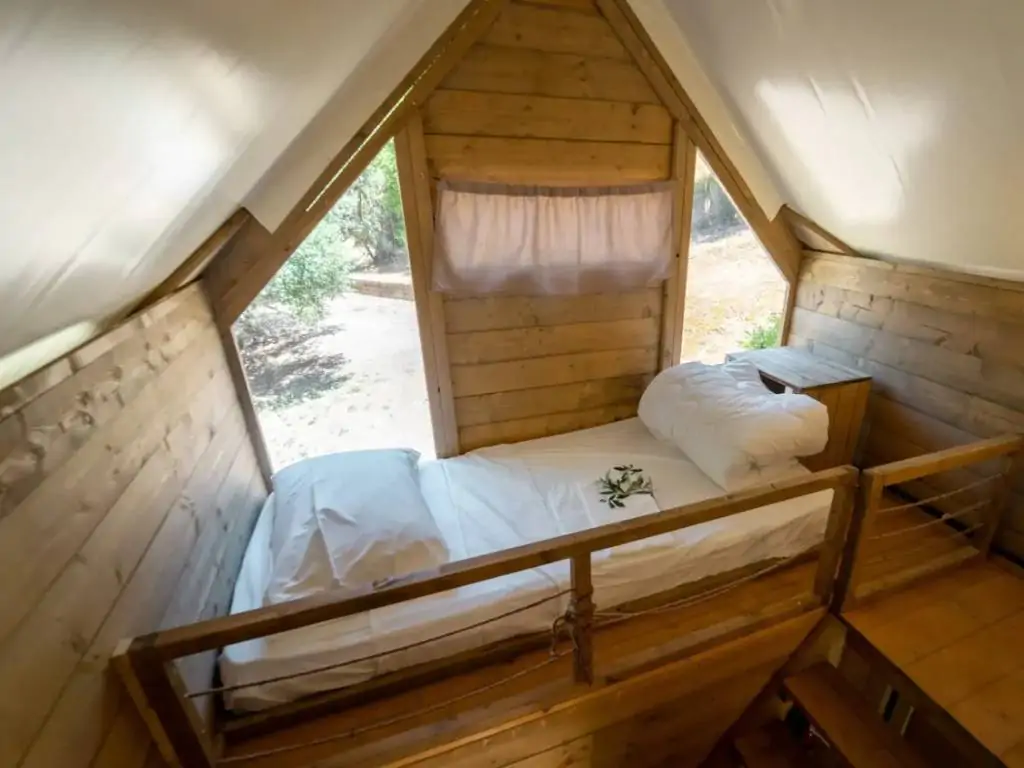 vallicella-glamping-resort-interior-bedroom-single-bed